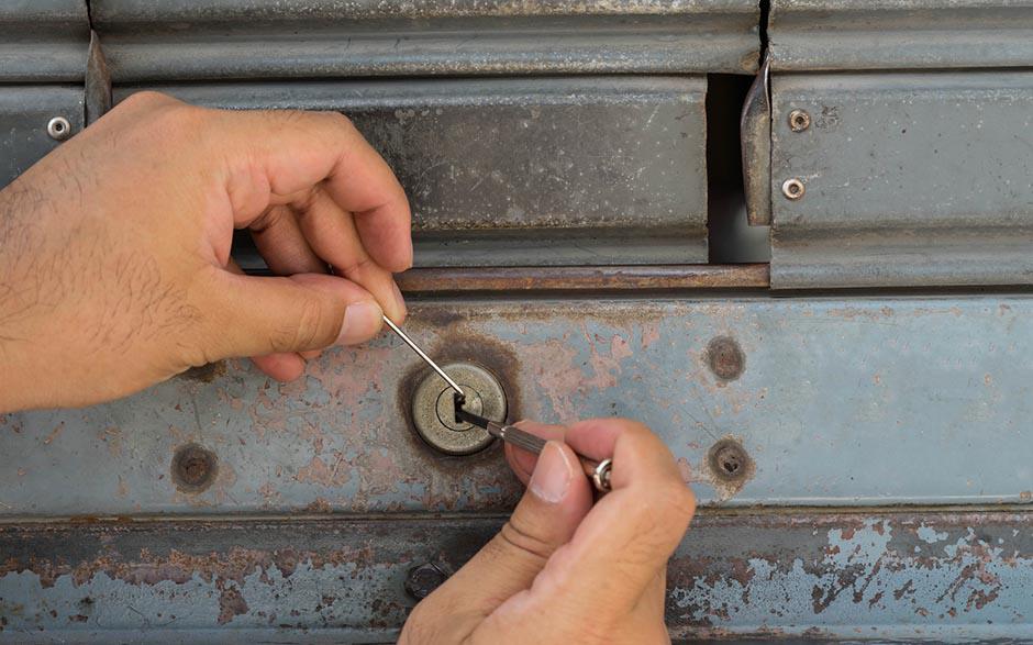 comment changer serrure porte d'entrée Goussainville